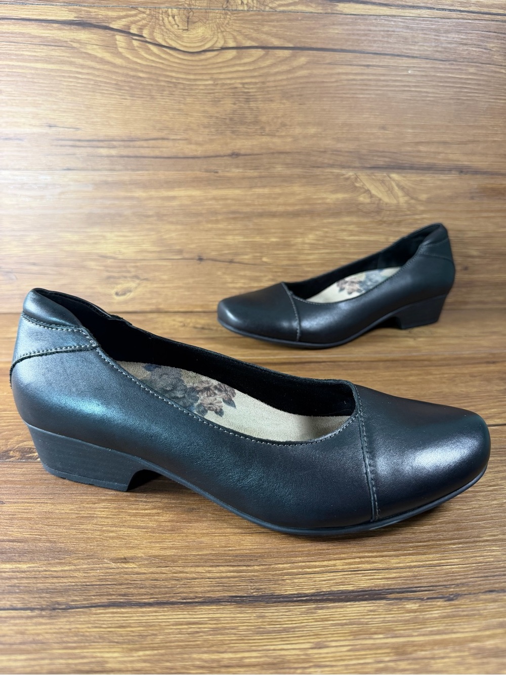 Taos Connection Leather Slip-On‎ Flats Women’s Size 8.5 Shoes